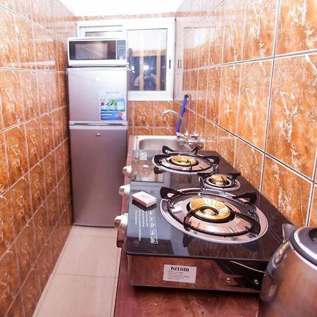 Studio Meuble Carrefour Bastos En Face Du Black And White ياوندي المظهر الخارجي الصورة