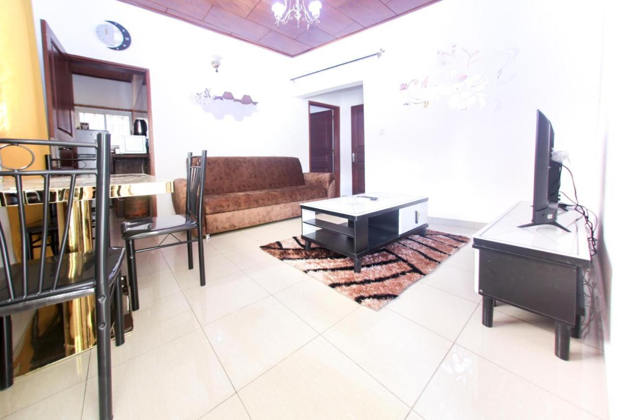 Studio Meuble Carrefour Bastos En Face Du Black And White ياوندي المظهر الخارجي الصورة